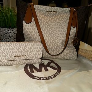 Michael Kors Kimberly LG bonded tote with matching wallet